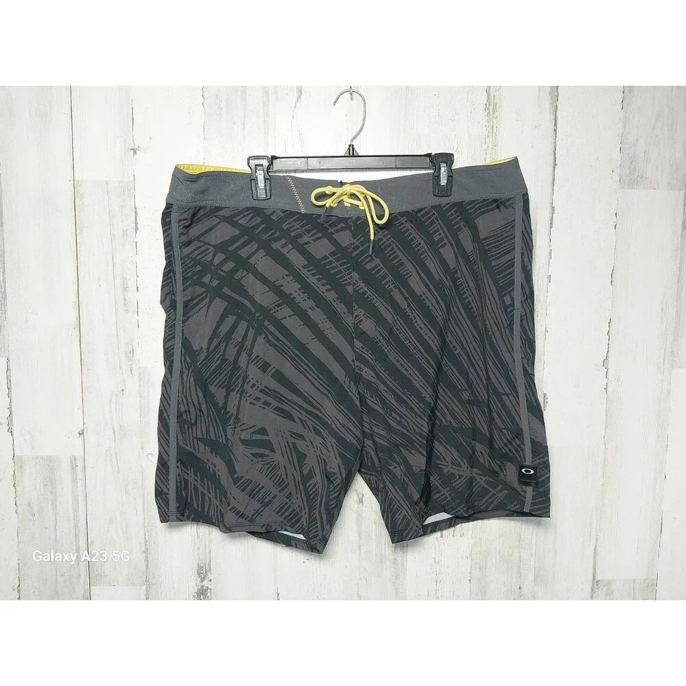 Oakley Slim Fit Mens 40 Board-Shorts Swim Trunks Blackout Gray